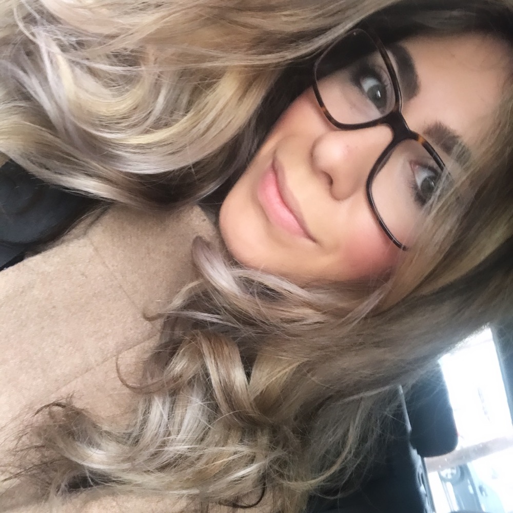 Meet me, Larissa!